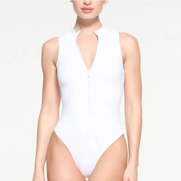SKIMS ZIP FRONT SLEEVELESS ONE PIECE SWIMSUIT BATHING SUIT Snow White Sz M NWT - Picture 1 of 7